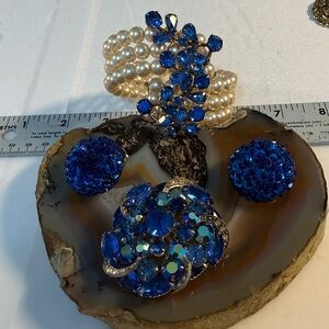Vintage vibrant Blue  & Pearl Jewelry Set, Can separate Guc